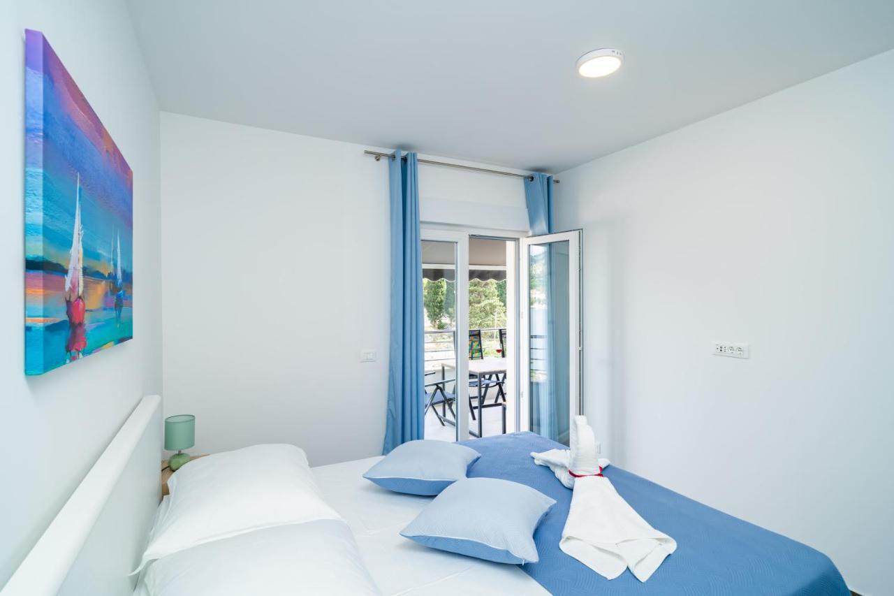 Veliki Dvoetazni S Parkingom Apartment