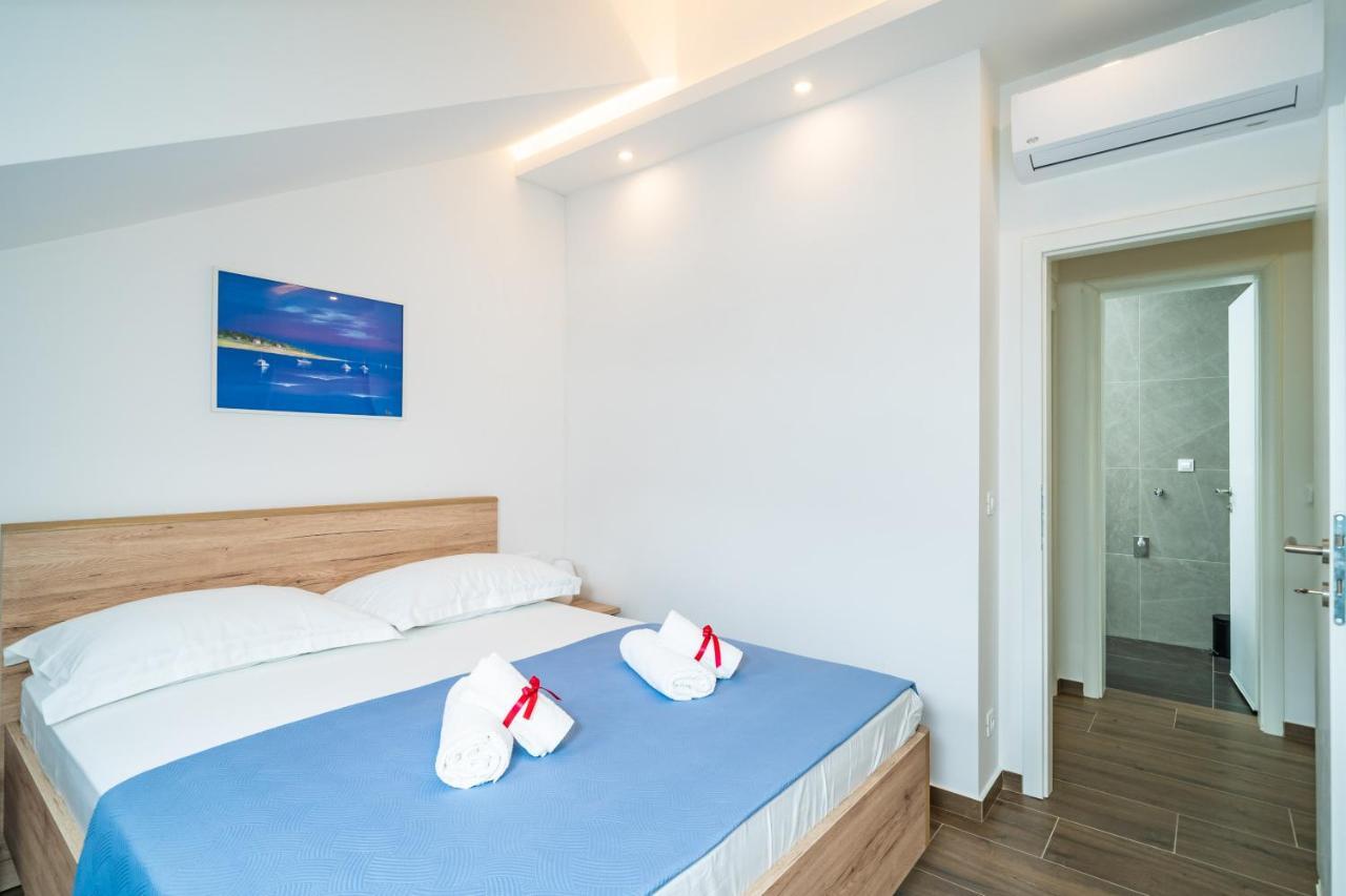 Veliki Dvoetazni S Parkingom Apartment