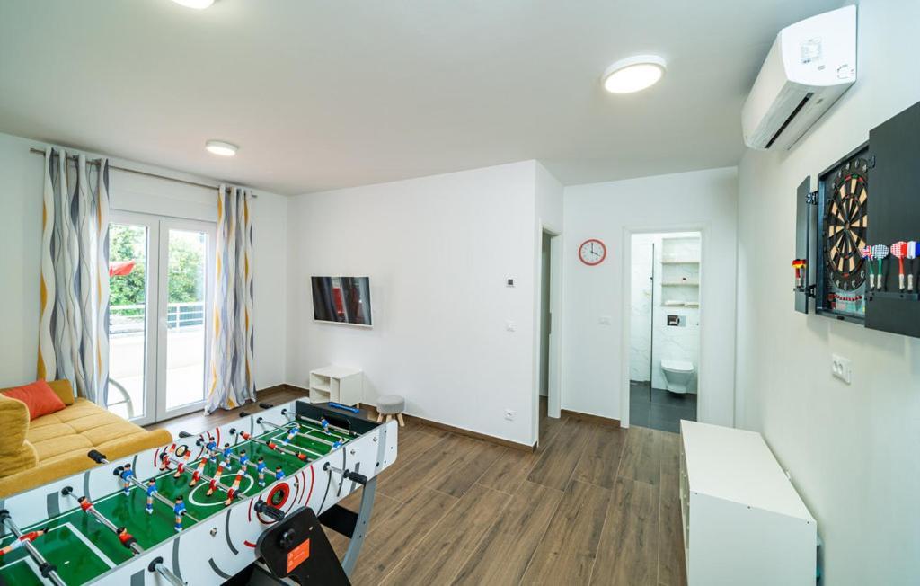 Veliki Dvoetazni S Parkingom Apartment